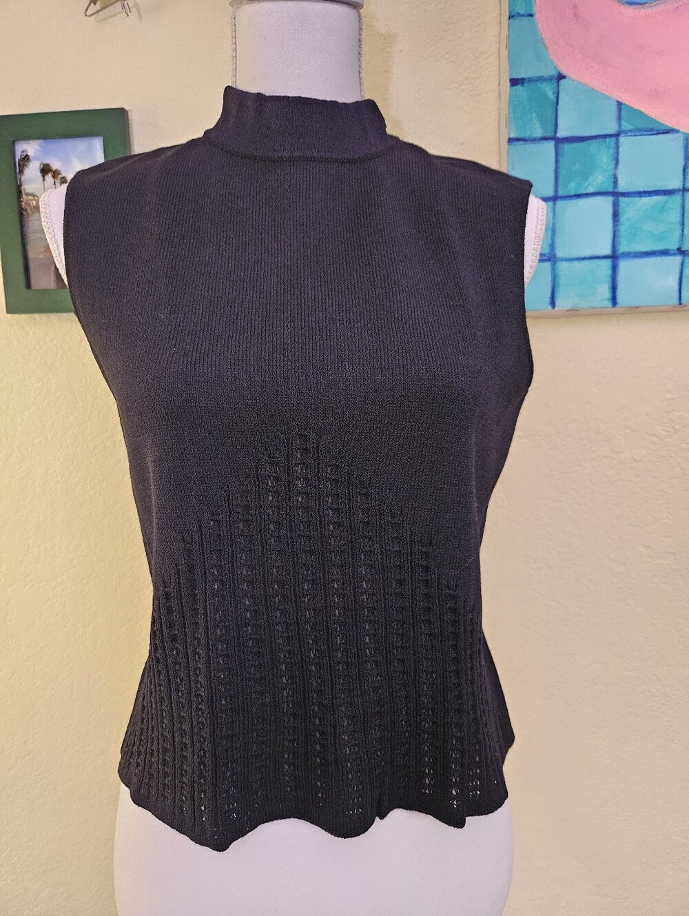 ST. John Sleeveless Mock Neck Knit Top with cutout detailing - Black. Sz Small